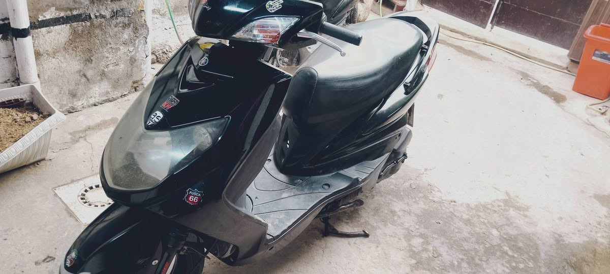 سلام عليكم سكنس فحل ياباني كابريتر دراجة نضيفه شلعة معدل كلشي على البلاد تاخذهة من الباب تايرت جدد التاير الورة اوت البارحة شادة جديد احلة من صور تجي وشوف بعينك  خير من اللة تجي وشوف بعينك ترايك وين ميعجب السعر 650 وبيهة مجال مكاني بغداد الحسينية مال راشدية  رقم *********** بي وتساب شراي تصل ودلل
