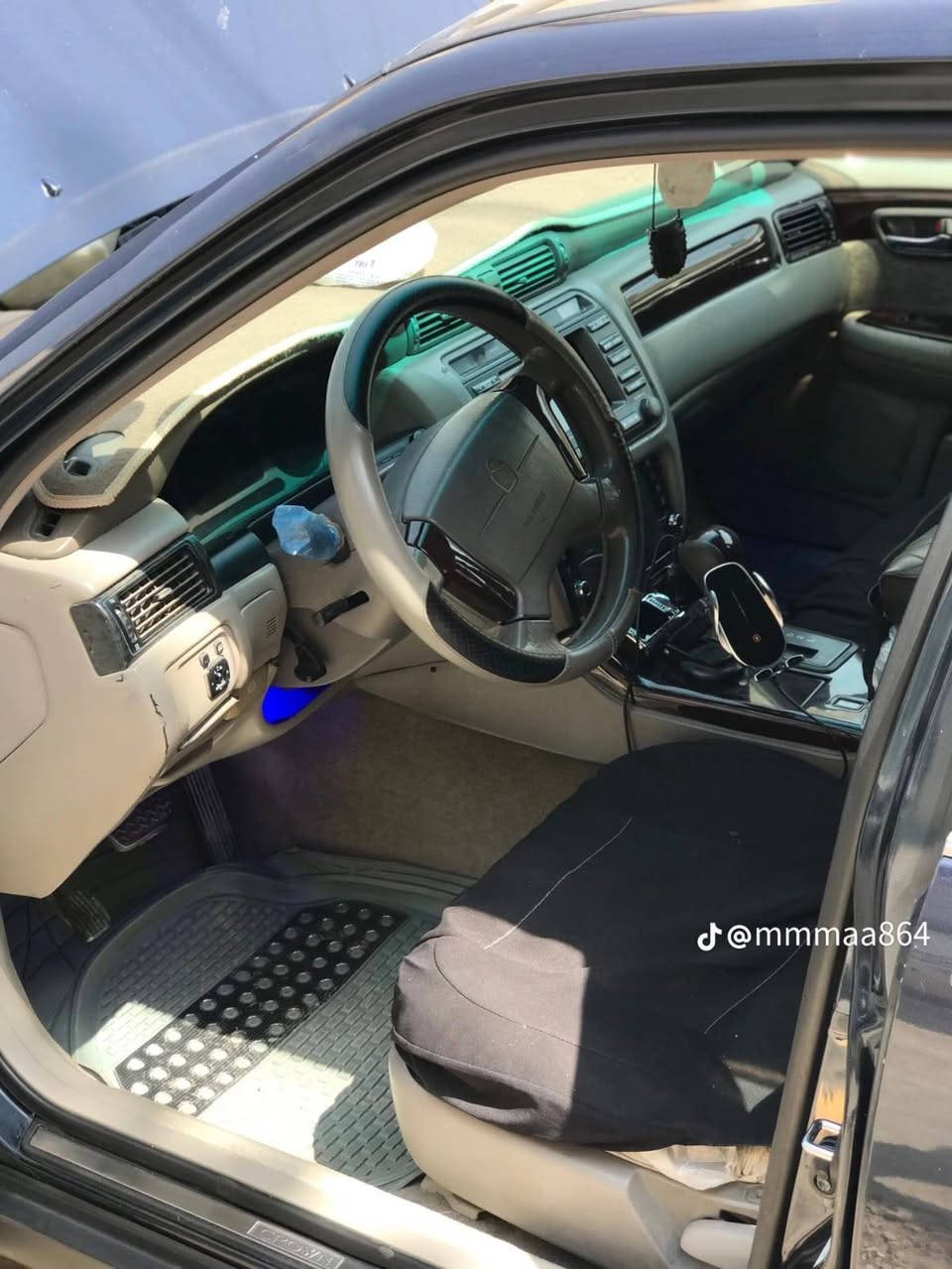 داعيكم مكلف بالنشر. والسعر مذكور حته محد يضوج 🤭
السعر 120 وبيها مجال حك الجية 
ملكه موديل 2000 قرار 48 (گصه قماره فقط) السيارة بسمي تحويل مباشر قبل كلشي،،مكينه كير مكفولات
تبريد تخم تاير حدادة كهربائيات كفاله السنويه 2027 
مكاني البصرة قضاء القرنة ،،للاستفسار اتصل عله رقم صاحب السيارة ***********. بي وتساب واتصال
