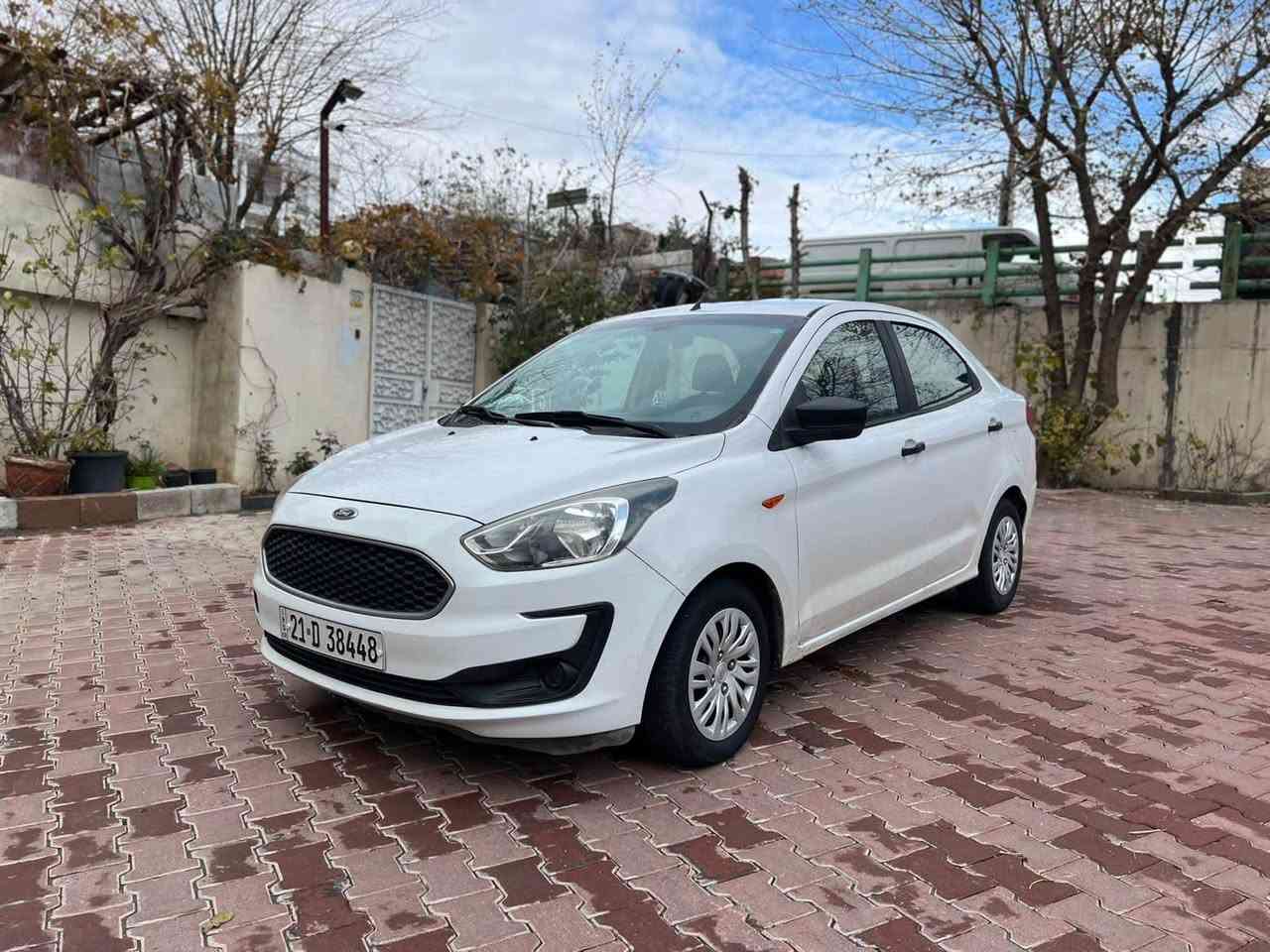 فۆرت فیگۆ ٢٠١٩ بۆ فرۆشتن گێڕومەکینەو تەقەو ڕەقەو تەبرید ساردو گەرم بەشەرت قەترە بۆیاخی نییە وەک شەریکە ماوەتەوە کەمێک ساردی هەیە کەم ڕۆیشتوە سەنەویو ژینگەو ڕێگاو بانی تازەیە تاقمێک تایەی تازەی لەژێرایە سپێری دانەگیراوە مەکینەی نەکراوەتەوە قەباخیشی بەشەرت گێری برخوی بانەدراوە هەموو گیانی بیلادیە سعری ٩٥ گەڵاو معامەلەیە شوێن سلێمانی ژ.م *********** شربازهير, السليمانية
