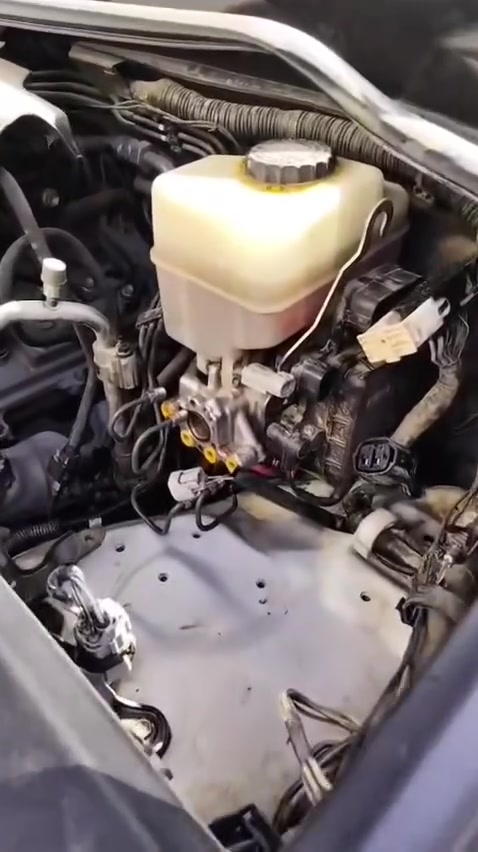 قبل وبعد.. لاندكروزر أجتنا للمحل تعاني من نزول وخربطة بل البريك والـ ABS بالكامل! 🛠️🚗
​شاهد الصدمة في بداية الفيديو، وشلون رجعنا البريك "واحد على واحد" وبأقل تكلفة وبدون تبديل المنظومة كاملة.. والأهم شهادة الزبون الغالية وكلامه الطيب بنهاية الفيديو اللي نعتز بيه 
(رحم الله من عمل عملاً فأتقنه). ❤️
​لأن شعارنا الأمانة والصدق وإتقان العمل اللي يرضي الله.
​🔧 مركز تصليح وصيانة منظومات البريك الحديثة وجميع أنواع السيارات 
📍 العنوان: - بسماية / شارع السيطرة القديمة / قرية 10 قرب جامع النور 
📞 الهاتف: ***********
📱 تابعونا ليصلكم كل جديد في عالم صيانة بريك السيارات.
#بغداد #النهروان #بسماية #لاندكروزر #تصليح_سيارات #بريك_السيارات #ميكانيك #صيانة_سيارات #اكسبلور_
