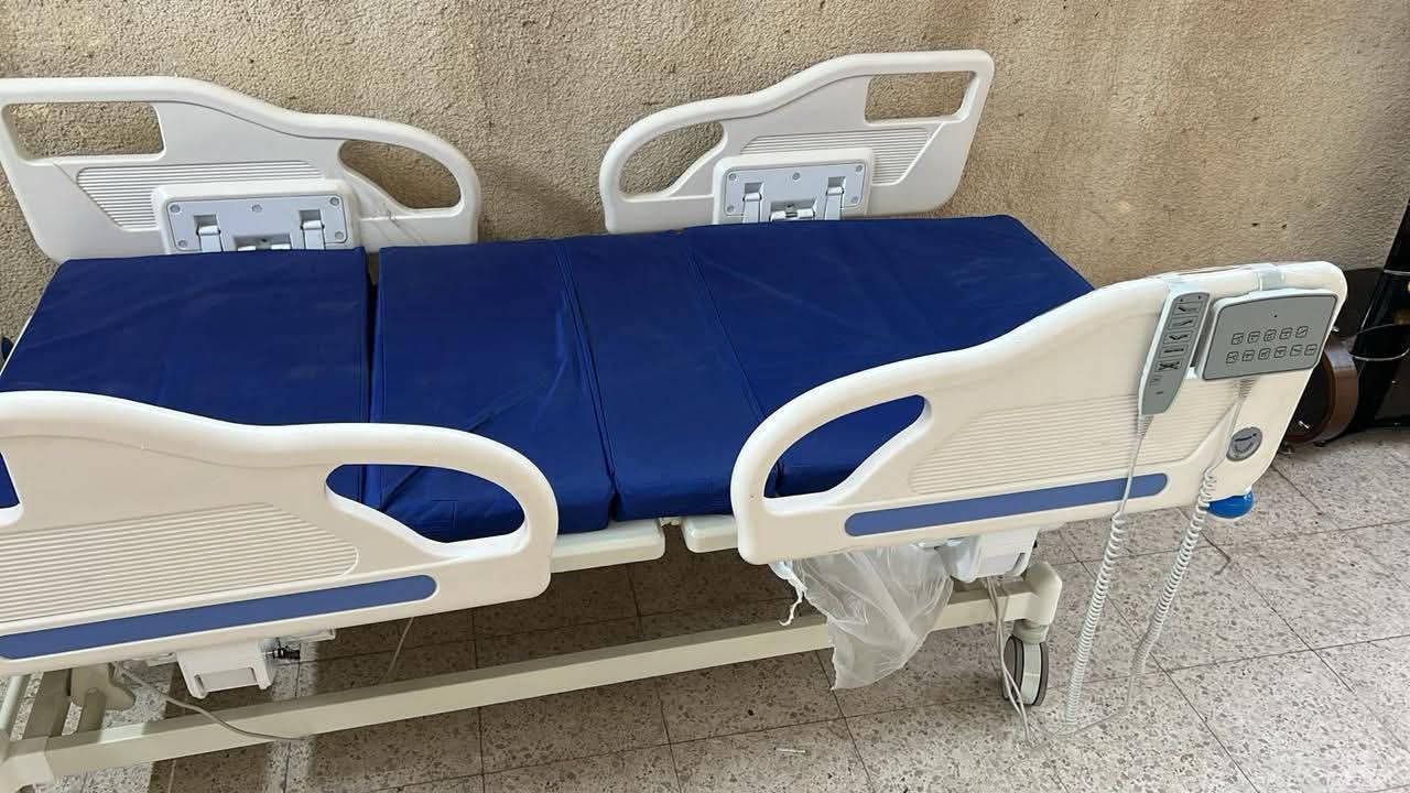 للبيع – سرير طبي كهربائي بحالة ممتازة
➡️ سرير طبي كهربائي متعدد الحركات
✔️ قابل لرفع الظهر والرجلين
✔️ مزود بريموت للتحكم الكهربائي
✔️ حالة نظيفة جدًا شبه جديد
✔️ مناسب للمرضى وكبار السن أو للعناية المنزلية
✔️ إضافه معه دوشك طبي (أبو الهوا) كامل
🛏️ ملاحظة:
السرير مشتريه جديد بـ 1,400,000
وأريده بسعر 750,000 فقط

📍 موجود في كربلاء حي التحدي
💬 للاستفسار ***********
 تواصل على الخاص أو الاتصال
