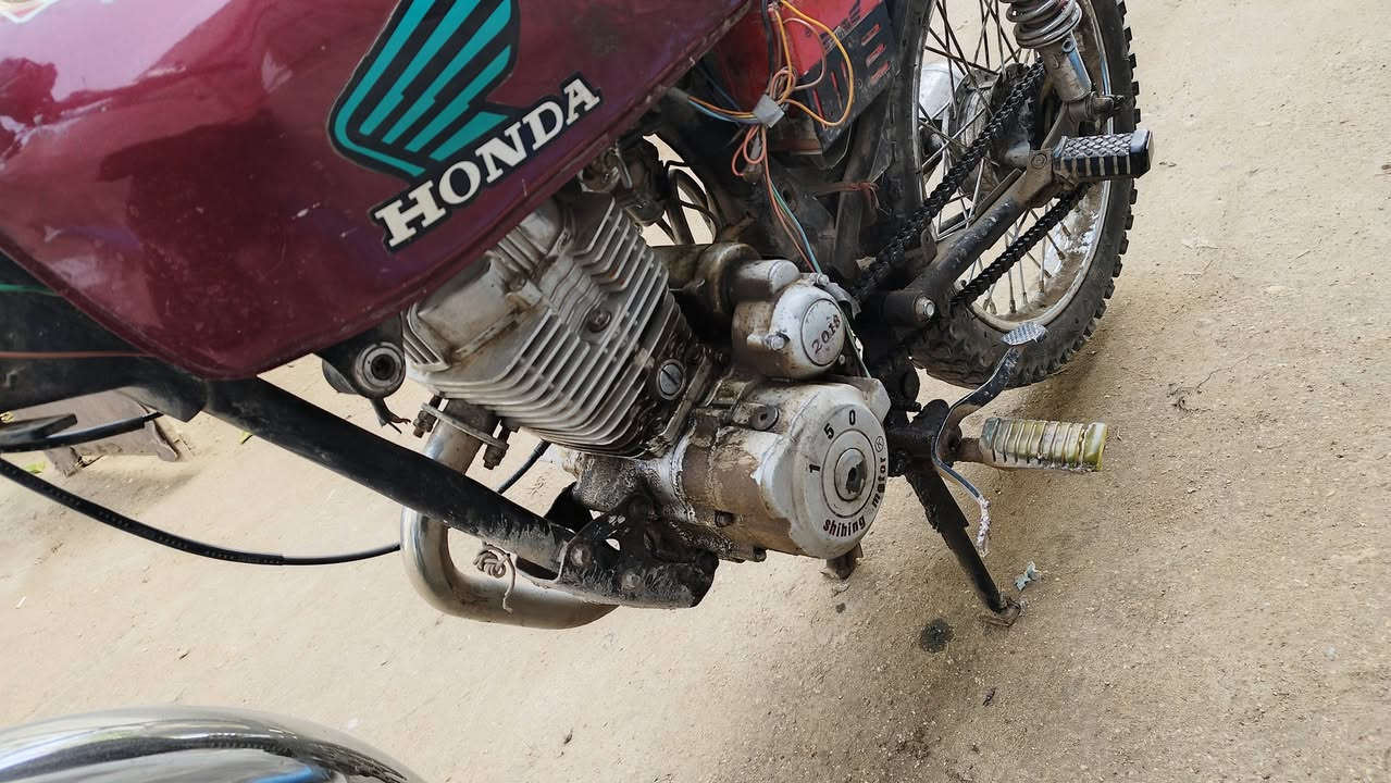 السلام عليكم شباب دراجه للبيع شغال الدراجه فيها محرك مال ستوته سعر 250 الحب يشتري خابرني على رقم تلفوني***********
