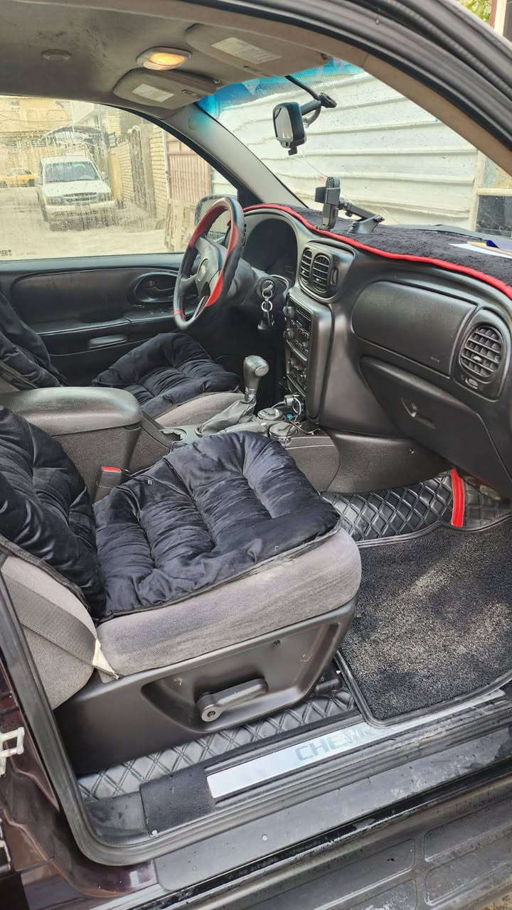 ترل بلايزر
موديل 2009 صبغ قطعتين جراد
محرك قبق ابيض كير ومكينه بشرط
حداديه امامي وخلفي جديد  طخم تاير جديد
رقم دهوك قديم عليهه غرامات 14ورقة تنزل من مبلغ السيارة  
سعر 110ورقة بيه مجال 
مكان السيارة بابل المسيب
رقم تلفون ***********
               ***********
