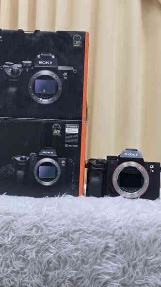 كامرة a7iii شترها 13k 
عدسة سوني 24_70 سيكما 
الكامرة والعدسة  سعرها 2,200,000 وبيها مجال 
النظافة شوفت عينك
***********  
توصيل بغداد موجود مكاني واسط

