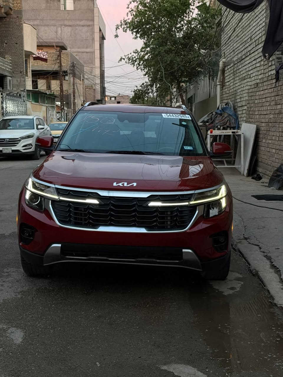 كيا سيليتوس 2024 لون مميز وارد أميريكي
محرك 2000 دوش
موصفات فول عدا الفتحه
بصمه تشغيل عن بعد شاشه دجتل مقاعد نصف جلد ودفئه تحديد مسار رادار امامي خلفي نقطه عمياء …..
حادثه موضح بلصور الجاملغ بي بارد والبنيد بي بارد قليل  السياره بدون لا شواصي ولا لغود
ايرباك ستيرن فقط
ماشيه 26 الف ميل
السعر _155$
الرقم _ ***********

