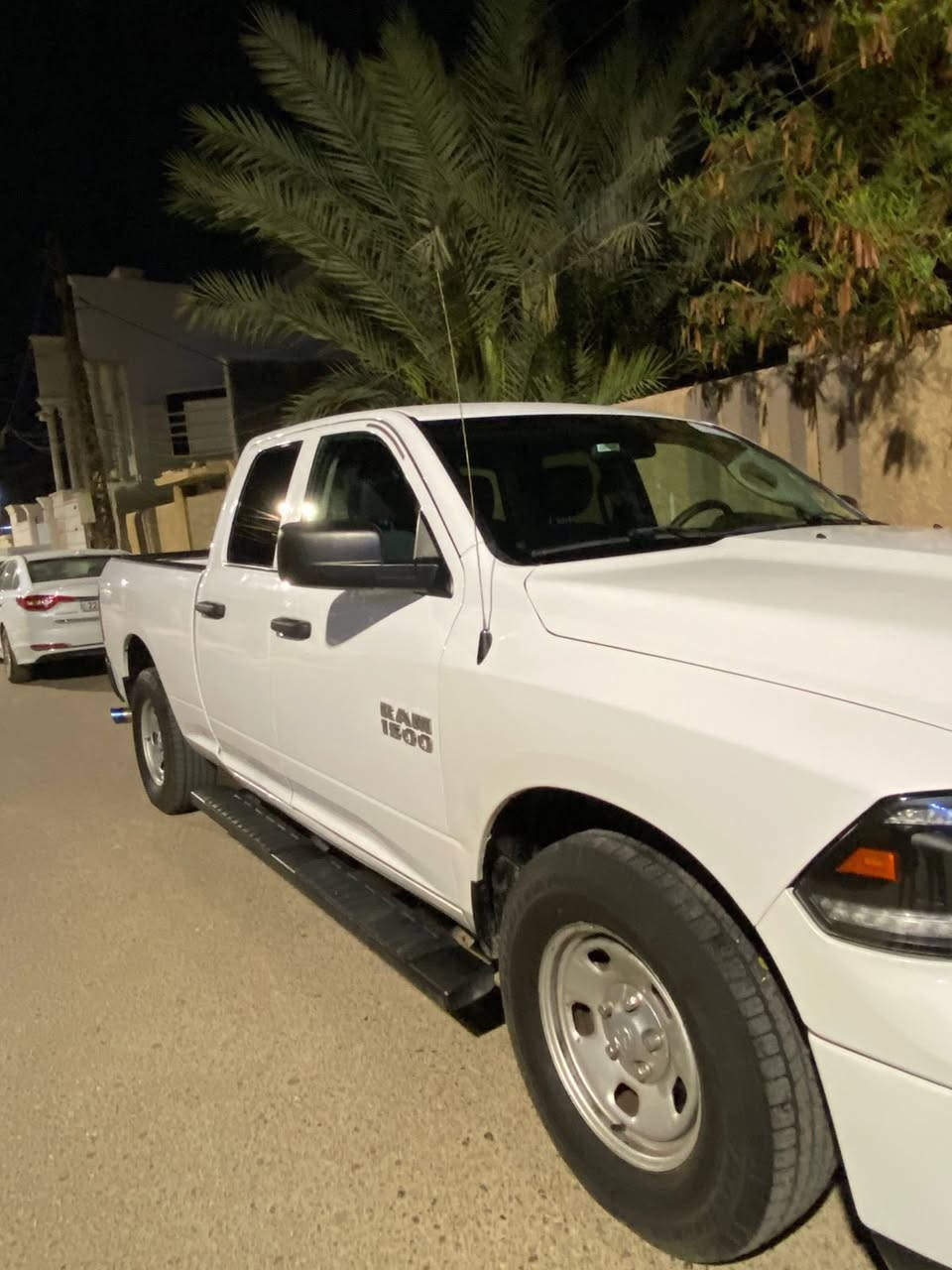 سلام عليكم 
دوج رام للبيع موديل 2023 كلاسك حادث باب الصدر فقط امبدل اصلي بدون صبغ  سياره مطالعه لشارع معروضه ب 22 الف مكان السياره بغداد البياع 
***********
