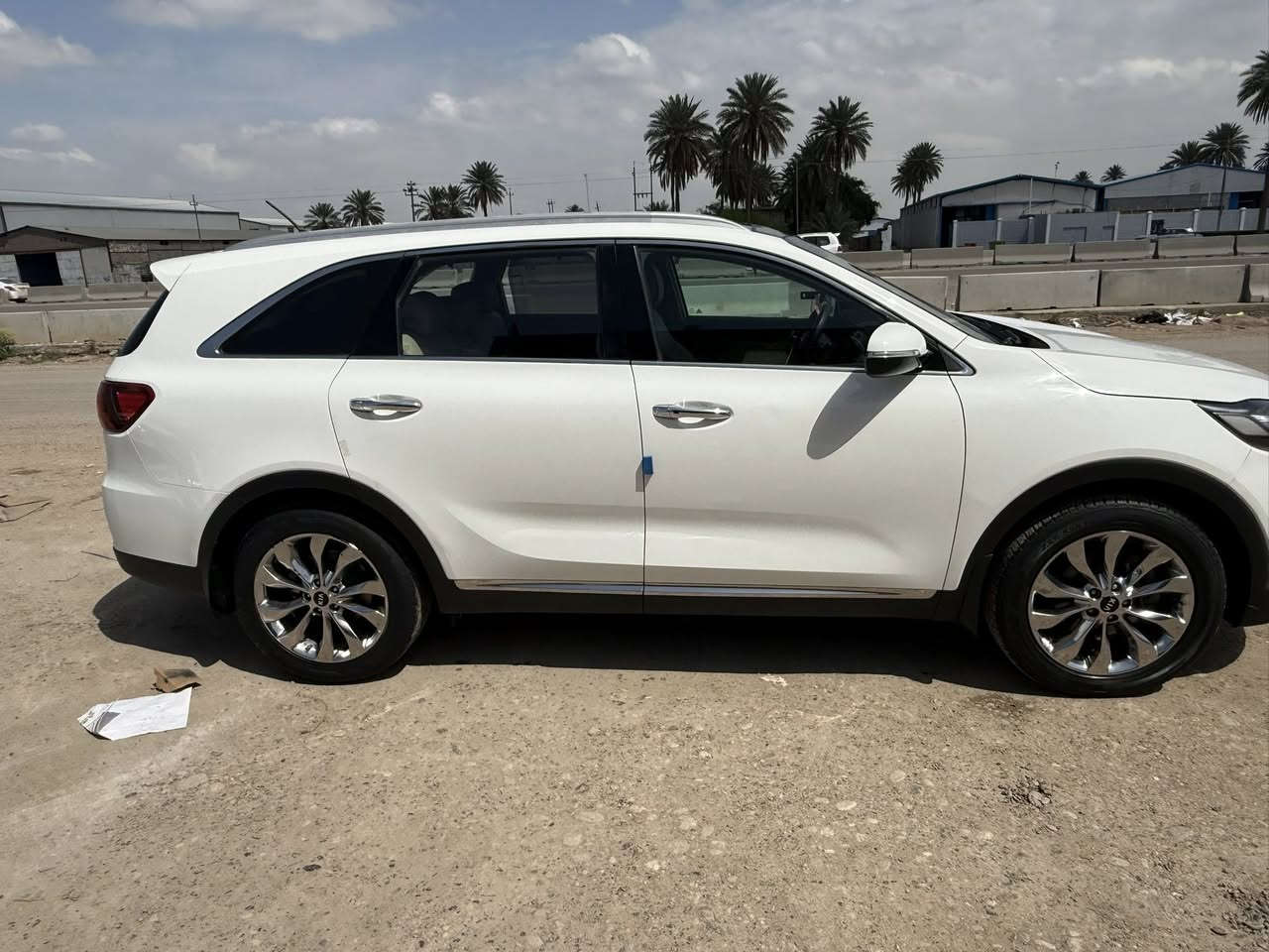 السلام عليكم سياره سورنتو موديل 18/شكل 20دبل شباك شكل لعشرين 
السياره خليجي ماشيه يلا 87سياره جديده مال جناي ماشيه شي قليل ضررهه بل باب مال لسايق  شغله مو حار ولا بارد شغلل pdr  وتقريبن شبر تكحيل كاغت  كما موضح بل سونار  سياره اشاير ترحيب لصندوك كهربائي  حساسات امامي +خلفي رقمهه بغداد
بسمي شرط لتحويل سنويه ماصاقطه ولا لهزه السعر 242
وبيهه مجال لطيبين ان شاءالله مكانهه بغداد بكويريش مجاور علوه الرشيد رقم مبايل ***********
