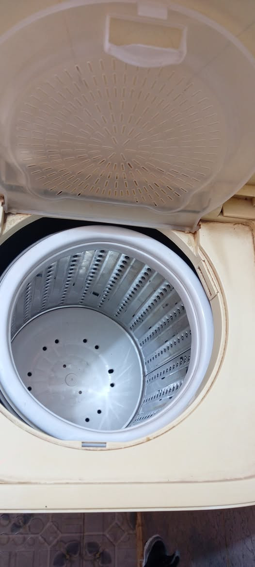 سلام عليكم غساله اللبيع شغاله سعر 50 وبيهه مجال التصال على *********** او واتساب ***********
