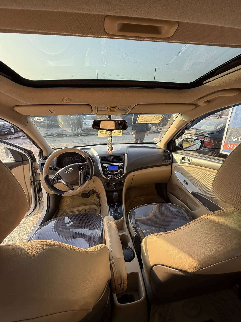 سلام عليكم اكسنت ٢٠١٢ فول موصفات خليجي محرك ١٦ دوش بيها فقط شبرين صبغ بجاملغ الخلفي السعر ١٠٨ هزة سنوية جديد عنوان موصل الايسر سيارة جاهزة ***********
