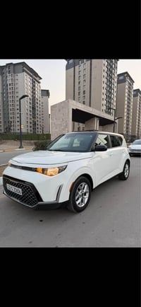 سول ٢٠٢٣ • ٢.٠ لتر • أبيض بسقف أسود