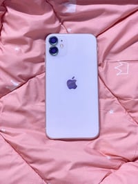 آيفون ١١ • ذاكرة ٦٤ • بطارية ٧٤