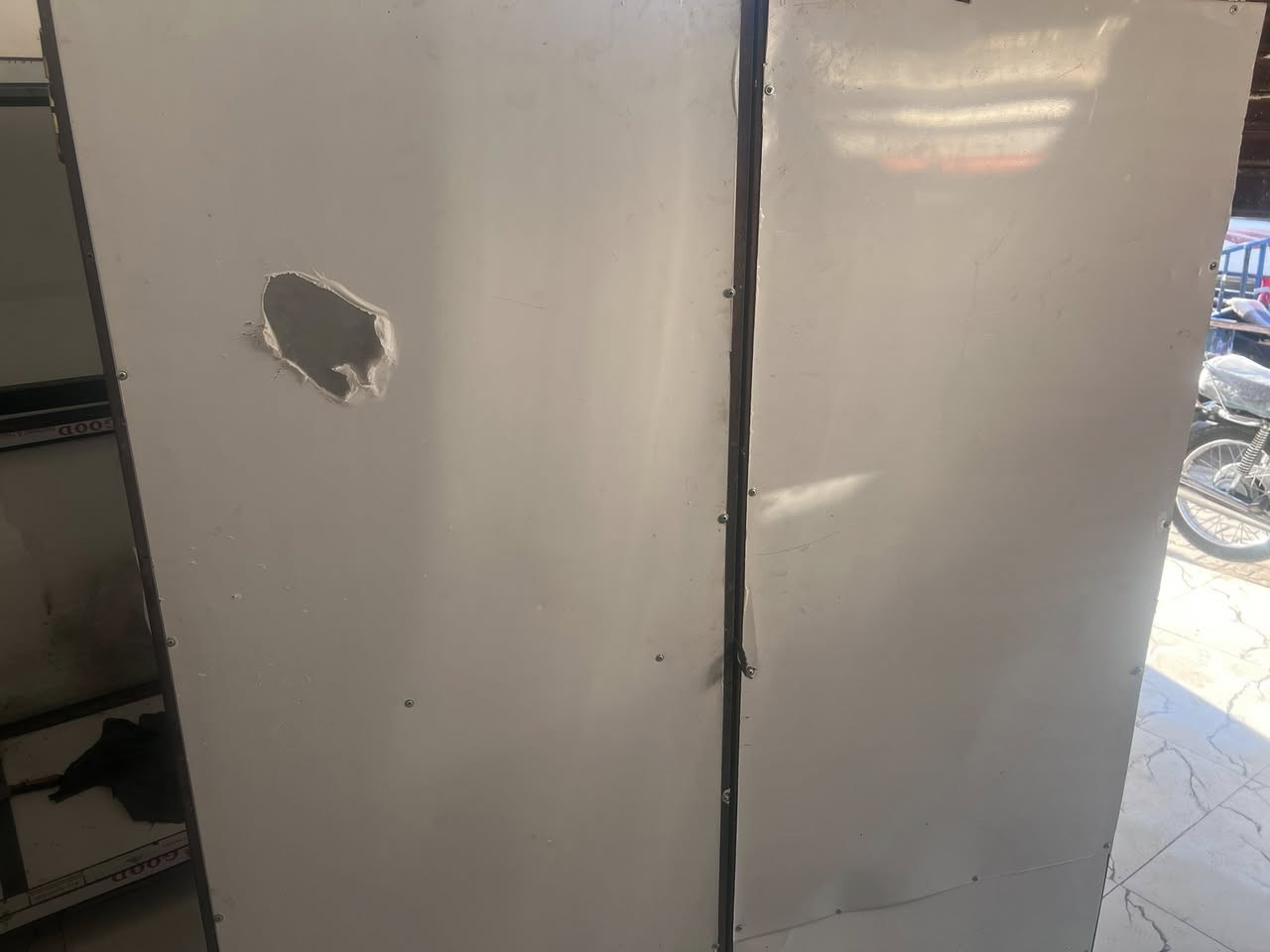 السلام عليكم متوفر فرن طبقي تلث خانات  مع كامل معداته من خماره وتزكا وعجانه ام الجيس مع  عربانه  وياهن 32طاولي  مكاني كوت ***********
