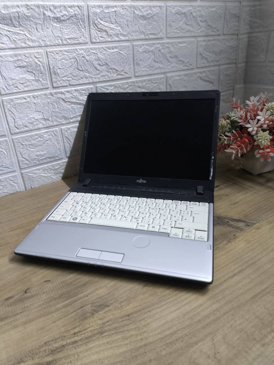 لابتوب فوجستو علئ اول تم السعر 75الف


**إذا كنت صاحب هذا الإعلان وتريد حذفه لأي سبب، رجاءا أرسل رسالة إلى الدعم الفني**