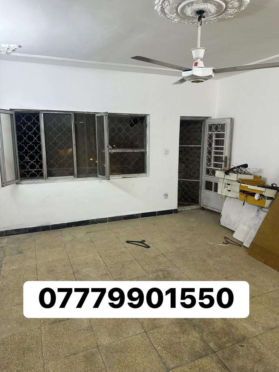 للايجار في السيدية 
خلف المصرف 
طابق اول مساحة ٢٠٠ متر معزول عزم تام 
يحتوي على غرفتين نوم صالة مطبخ خدمات 
للتواصل واتساب 
***********
