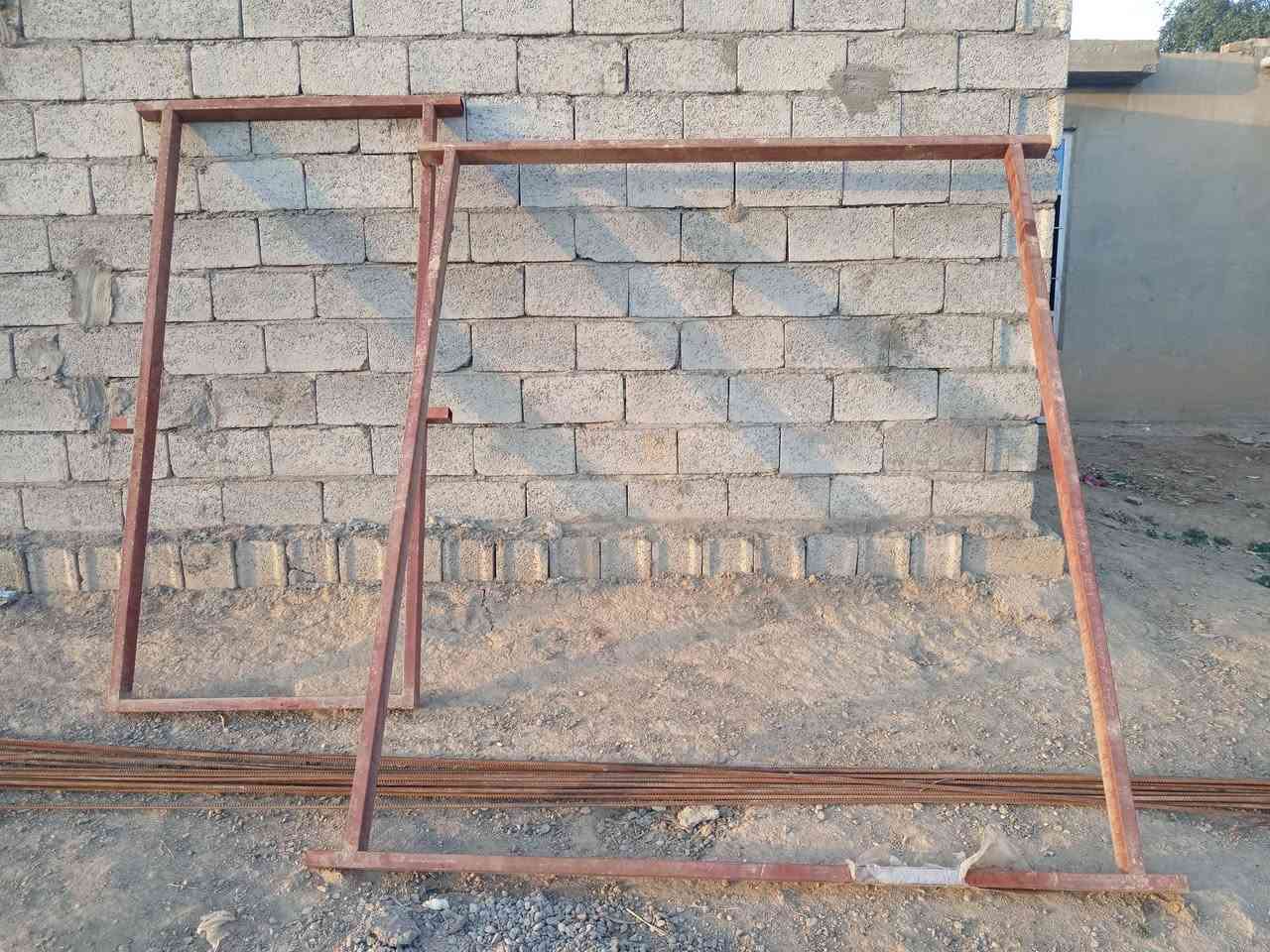 شبابيج العدد ثنين فر الارتفاع مترين ونص طول وعرض   وفريمات   ***********
