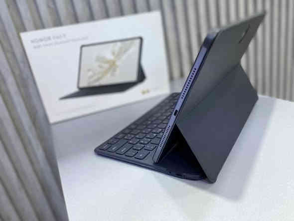 ايباد مستخدم هونر باد 9 

‏ HONOR Pad 9 

   سعره 280 الف 

⭕كفر + كيبورد ، شاحنة ، لاصقة شاشة ، كارتونة 

      

🔹 الذاكرة الداخلية 256GB

🔹 الذاكرة العشوائية (RAM) 8GB

🔹 المعالج Snapdragon 6 Gen 1 

🔹 الكاميرا الامامية 8MP

 🔹الكاميرا الخلفية 13MP

🔹البطارية 8300mAh ، شحن سريع 35W 

🔹النظام أندرويد 13 مع واجهة MagicOS 7.2 من HONOR

لمشاهدة جميع الموبايلات والإكسسوارات المتوفرة
ادخل على الهاشتاك👇🏼
#مركز_احمد_الخفاجي
للطلب والحجز مراسلتنا واتس اب 
***********
او التوصل دايركت 

#موبايلات_العراق #موبايلات_الحلة #موبايلات_بغداد  #احمد_للموبايلات #عروض_العراق #تكنولوجيا_العراق

—————————————

 مركز أحمد الخفاجي للموبايلات

بابل – ناحية أبي غرق – شارع المركز
