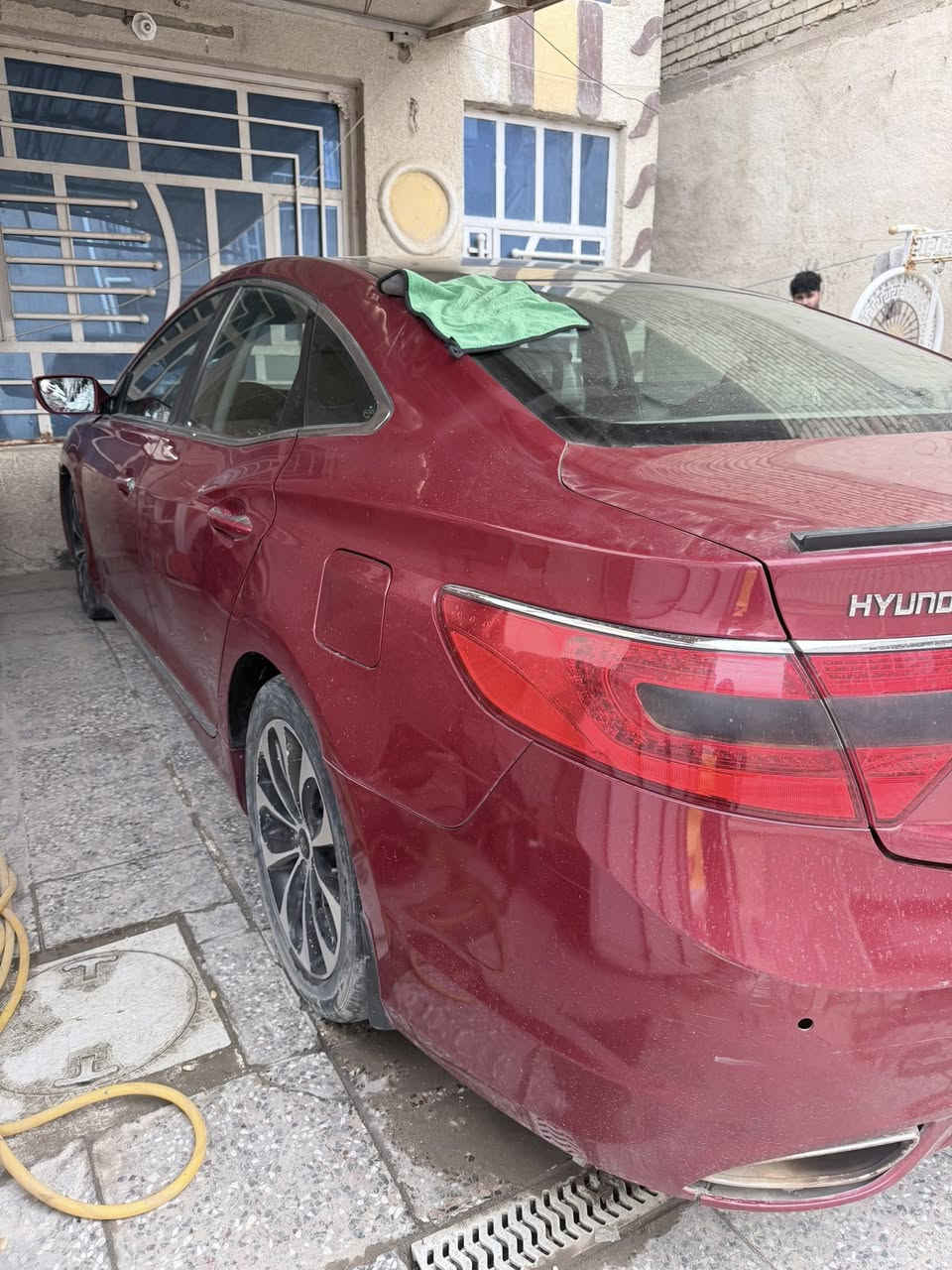 ازيرا 2013 وارد خليجي
رقم سليمانيه 
سونار موضح بالصور صبغ باب وجاملغ خلفي
وجاملغ امامي موضح بالصور فول مواصفات بيها نضوح بالمكينه مكان السياره بغداد المشتل السعر 100 وبيها مجال قليل ***********
