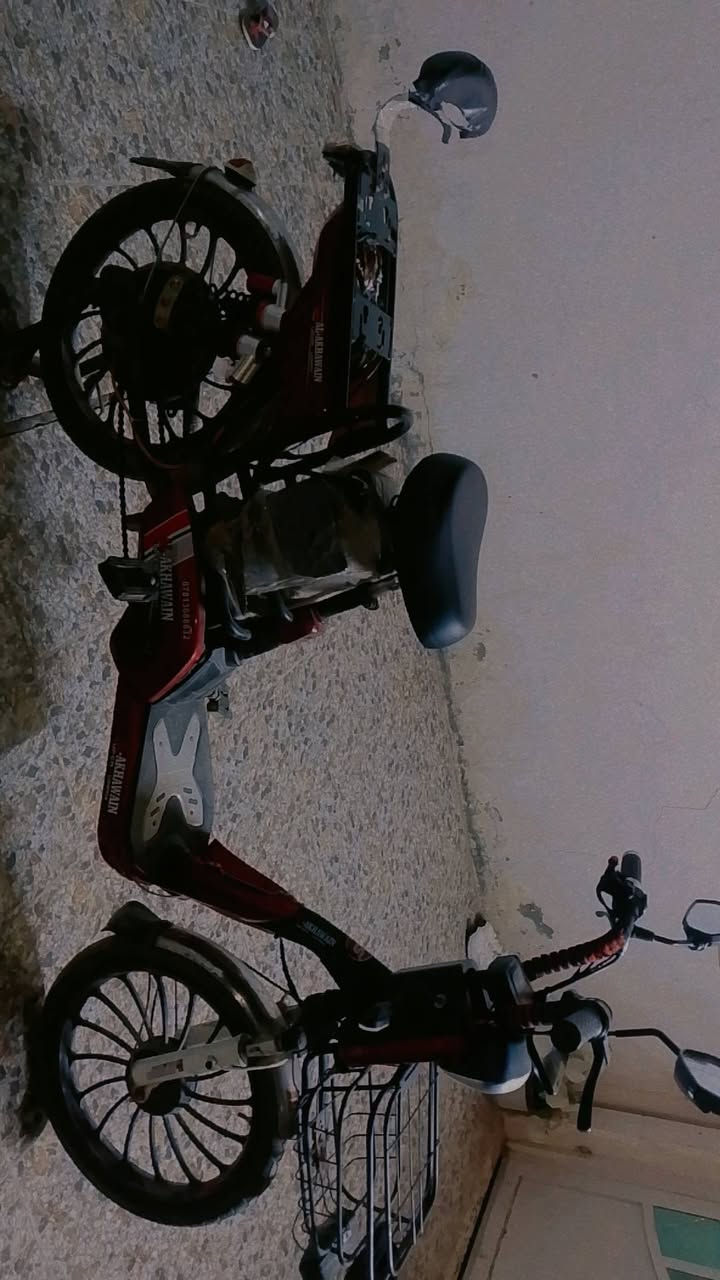 دراجه شحن للبيع
حجم20
دراجه شغاله وبطاريات جديده وعلى الفحص 
محتاجه عقل فقط 
السعر150.000 
للاستفسار *********** وبي واتساب
