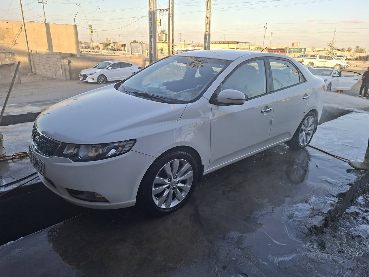 السلام عليكم ورحمة الله وبركاته سياره سيراتو ١٣ مكفوله كفاله عامه حتى الدعاميات السياره فول بصمه سنويه جديده بسم شركه  ماشيه ١٠٠ كيلو مكان البصره ***********
