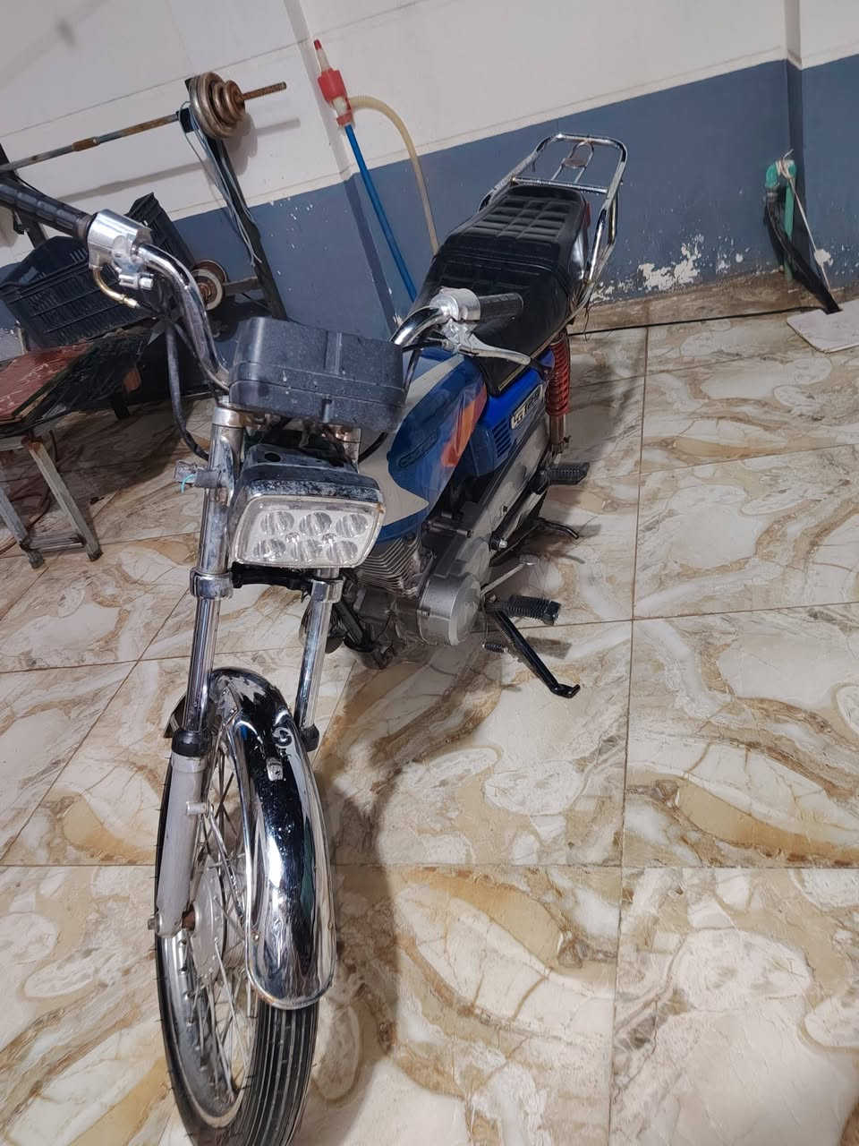 السلام عليكم دراجه ارشه موديل 2020 للبيع الدراجه كلك ضايعه الأوراق اكفلك سرقه الدراجه خير من الله لا تنقيص ولا تبخير بيها فقط صوت مال فيلاس يرادلها چواكيج وسعرهن 10 ما عندي وقت حته ابدلهن سعرها 275 وبيها مجال قليل جدا  *********** مكاني يم محطة الفؤادين
