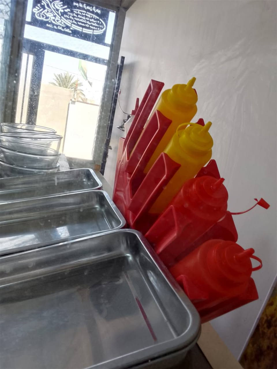 غراض مستعمله شي بصيط مال مطعم ونضيفات حيل للبيع تريد شلع تريد مفرد كربلاء شارع بغداد قرب مدينت سيد الاوصياء ***********

