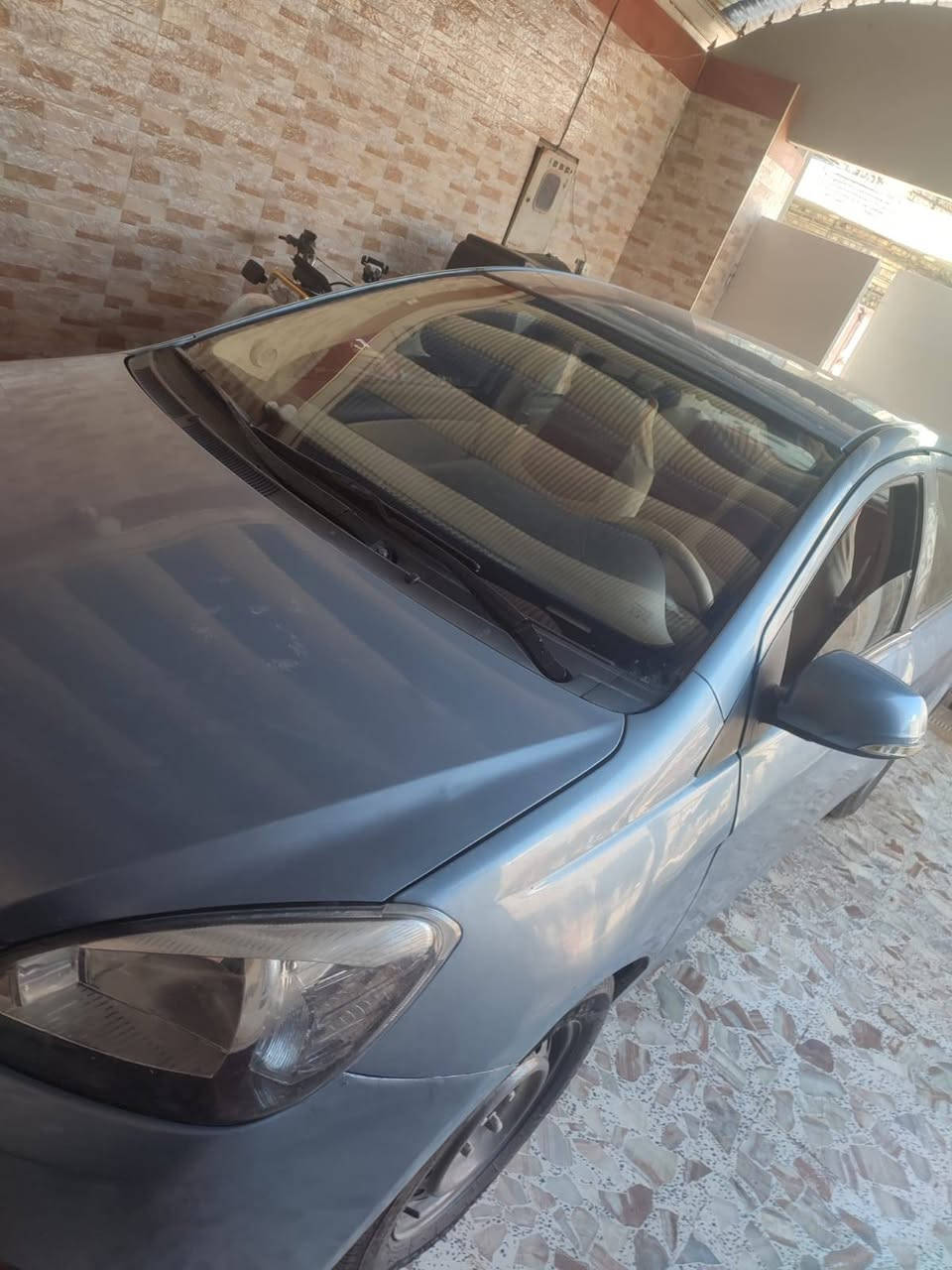 سلام عليكم
سيارة جريت وول
 موديل2012 محرك 1500 
مصبوغه لجمال مع كفاله عامه 
السعر 38 ورقه وبيه مجال بسيط 
التواصل الاتصال + واتساب ***********
