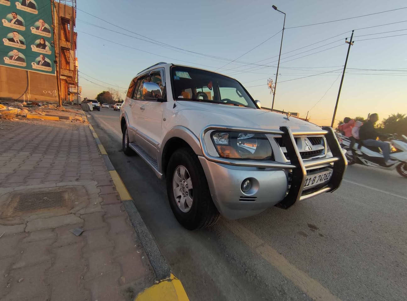 السلام وعليكم 
باجيرو موديل ٢٠٠٦ 
رقم بغداد دولي باسمي 
بيه رشات صبغ مابيه ضربه سياره احلا من الصوره 
جاهز مكينه وكير وتبريد جاهز من كلشي 
السعر ١١٠ وبيه مجال قليل المكان كوت مركز المدينه الاستفسار *********** دهل اوران, واسط
