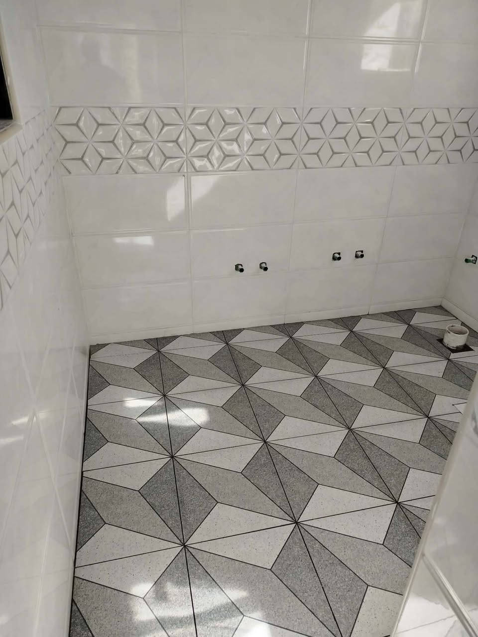 السلام عليكم خلفات مصريين سيراميك جدران وارضيه شغلهم درجه اولى نضافه فول متر 7
عماد الروبي  
*********** 
هاذا رقمه صفحته مال فيس
