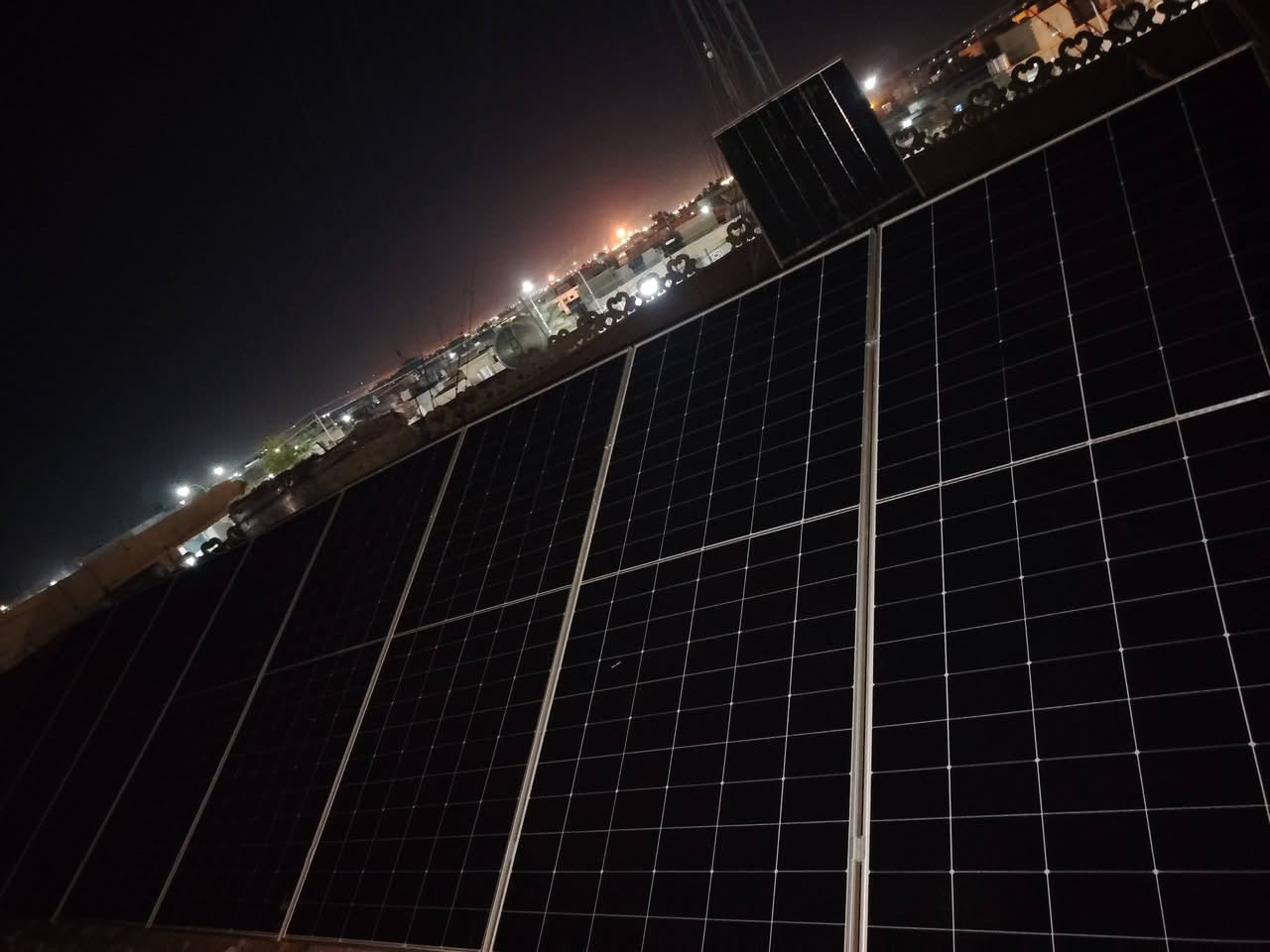 🔋⚡ تم بحمد الله إنجاز وتنصيب منظومة طاقة شمسية ⚡🔋
📍 صلاح الدين – بيجي – تل الزعتر
⚡ مواصفات المنظومة:
☀️ 20 أمبير نهاري
🌙 18 أمبير ليلي
✅ مكونات المنظومة:
1️⃣ ألواح لونجي Hi-MO X10 بقدرة 650 واط
ضمان 15 سنة 
2️⃣ بطارية ليثيوم Felicity 🔹 سعة 17.5 كيلوواط 🔹 ضمان 5 سنوات ✅
3️⃣ إنفيرتر Felicity 8k 🔹 أداء عالي وكفاءة ممتازة
 ضمان سنتين ✅
💰 لماذا تختارنا؟
✔️ أسعار مناسبة وتنافسية جداً
✔️ توفير قائمة المواد مع الشركات المصنعة بكل شفافية
✔️ إمكانية المقارنة والتأكد من الأسعار قبل التنفيذ
✔️ التزام بالمواعيد وجودة في العمل
✔️ خدمة متواصلة ليلاً ونهاراً ☀️🌙
🎉 شركة العراق سولار للطاقة الشمسية ⭐ الثقة • الجودة • الأمان ⭐
📞 للاستفسار والحجز:
(***********
***********)
#الطاقة_الشمسية #العراق_سولار #صلاح_الدين  # #طاقة_نظيفة #الطاقة_المتجددة 🔋☀️⚡
