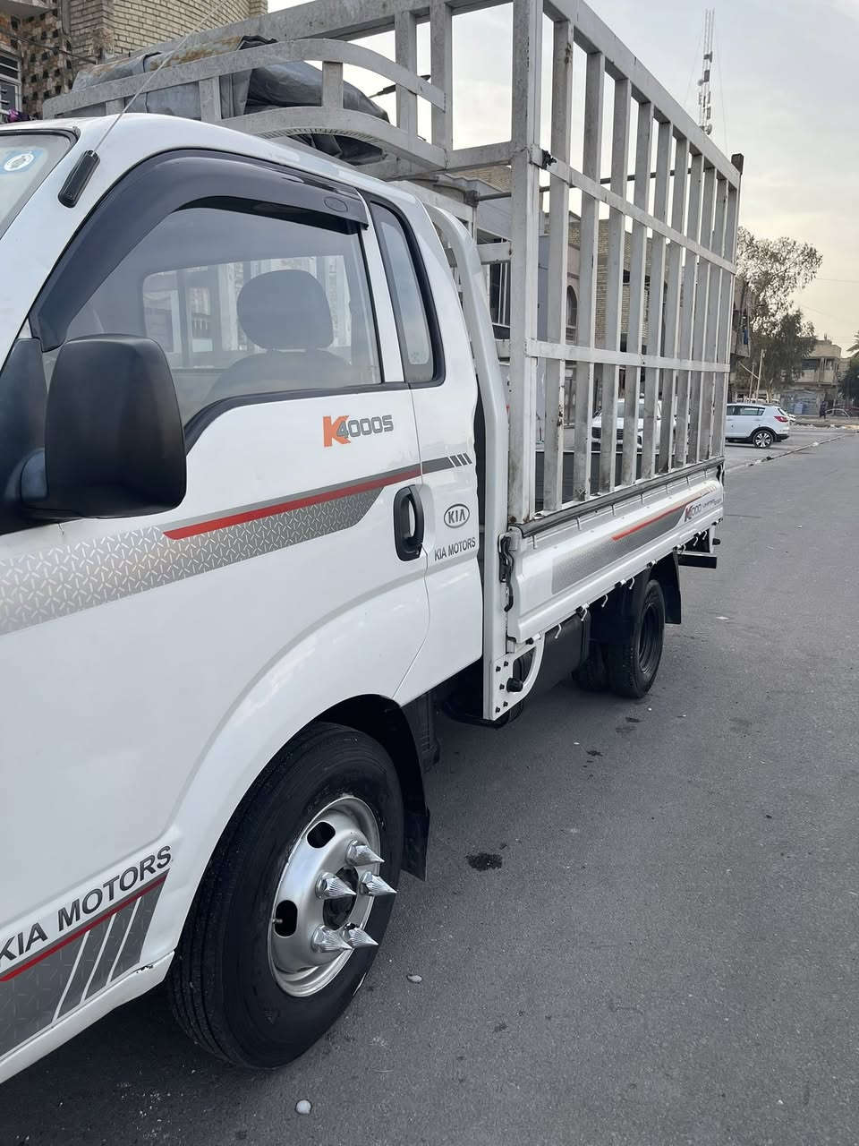 السلام عليكم ورحمة الله وبركاته
كيا فحل
موديل 2015
رقم بغداد
سياره كفاله عامه
تخم تاير جديد
صدر امامي خلفي جديد
سياره جاهزه من كولشي 
مكان السياره بغداد
السعر 135 وبيها مجال 
للاستفسار ***********
