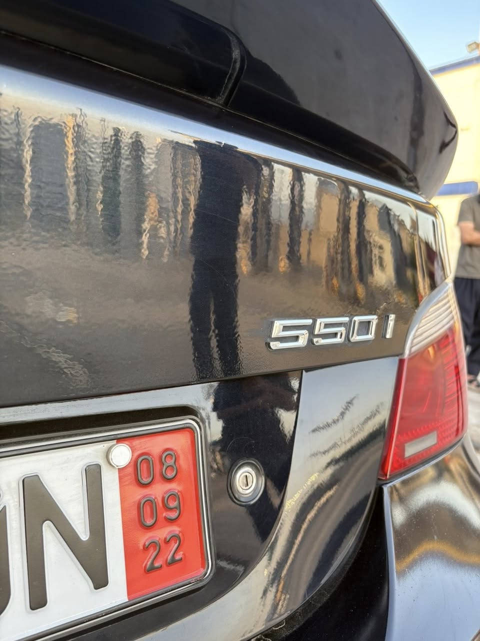 BMW e60 550i بڕاوە
پشتوو  پێش  کراوە بە  M 
ناو جڵدی ڕەش  
تەبرید مەرکەزی 
سڵایت
حاسەی پشتوو پێش 
شاشە گەورە 
کامل سێرفز کراوە 
گێڕوو مەکەینەوو تەقەوو ڕەقە بەشەرت  
دنک  دووکەڵی  نیە
دوو تایەیی  دواوە  تایلەندی  حەفتەیەکە بۆی بەسراوە 
ویلەکانی  لۆکن  لەناوو کارتۆن بۆم دەر کرد
ڕەنگی  نیلی  دەعامی بۆ دەعامی بەشەرت  
***********
