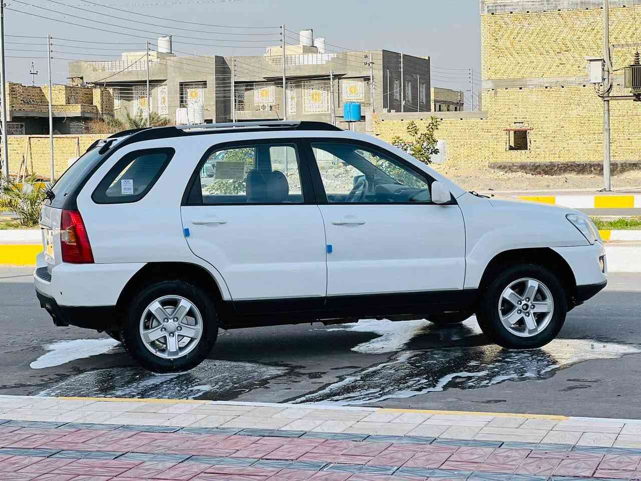 سلام عليكم الى عشاق الجديد والمقدس وضع شركه
كيا سبورتج موديل 2010 تحويل باسم المشتري خليجي كفاله عامه ضربه وصبغ وتبديل وبارد ما عده صبغ خشم البنيد فقط والباقي كفاله 
مواصفات سياره فول فتحه سقف شاشه كامره 5 ويل كروم باقي مواصفات معروفه 
محرك 2000 دوش مكينه وكير وحداده وتخم تاير ع وضع شركه 
مشيه قليل وجديده 
مـكــان-الــسياره-الناصرية$
الــســعر: 125 وبيها مجال ترهم مراوس بيع بالخدمه 
الاستسفسار اكثر 
***********
***********
