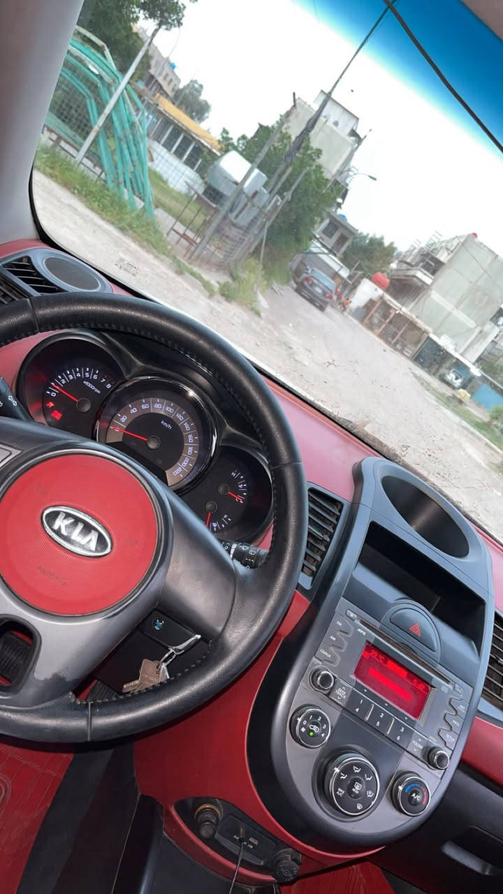 🚗 كيا صول (Kia Soul) موديل 2012 للبيع
السيارة نظيفة وجاهزة من كلشي، وهذا تفاصيلها:
• المحرك: 1.6 لتر (اقتصادي وعملي جداً).
• المواصفات:
• المرايا: شفط (كهرباء).
• التحكمات: تحكم ستيرن جهتين.
• الداخل: أحمر بلادي (داخل وتخم كشنات أحمر وكالة).
• الحالة الفنية:
• الصدر جديد بالكامل.
• تخم تاير جديد.
• السيارة (بدون ايرباك).
• السعر: 105 ورقة (10,500$) وبيه مجال بسيط للشراي الطيب.
📍 للتواصل والاستفسار:
يرجى الاتصال على الرقم: ***********
