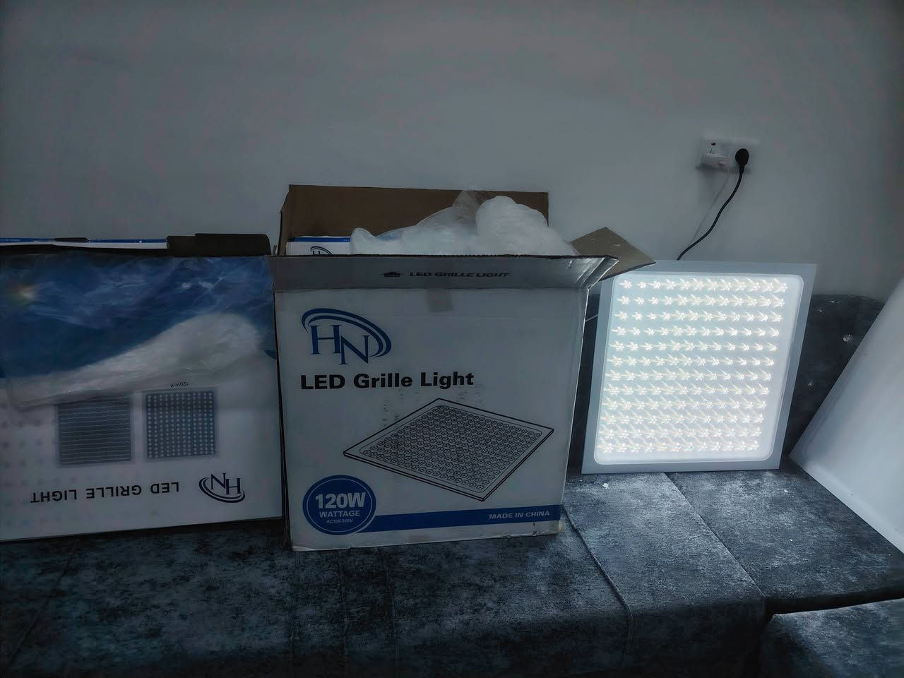 *********** 
سلام عليكم
متاح انارة سقف ثانوي حجم 60 في 60
كلهم جديدات كارتون كامل عندي ١٠ قطعه و اكثر للبيع
سعر مناسب للطيبين
