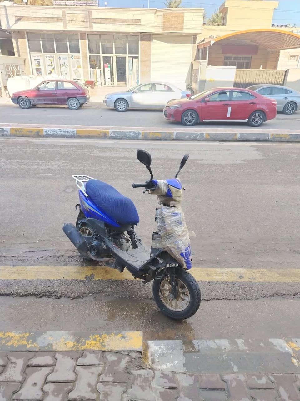 السلام عليكم
ماطور بانزين للبيع 
بس الكفرات ماله تعبانه  
المحرك ماله نضيف شرط تاخذه تفحصه يم المسلح 
العنوان الأنبار/ حديثه 
الاستفسار عل رقم 
***********
