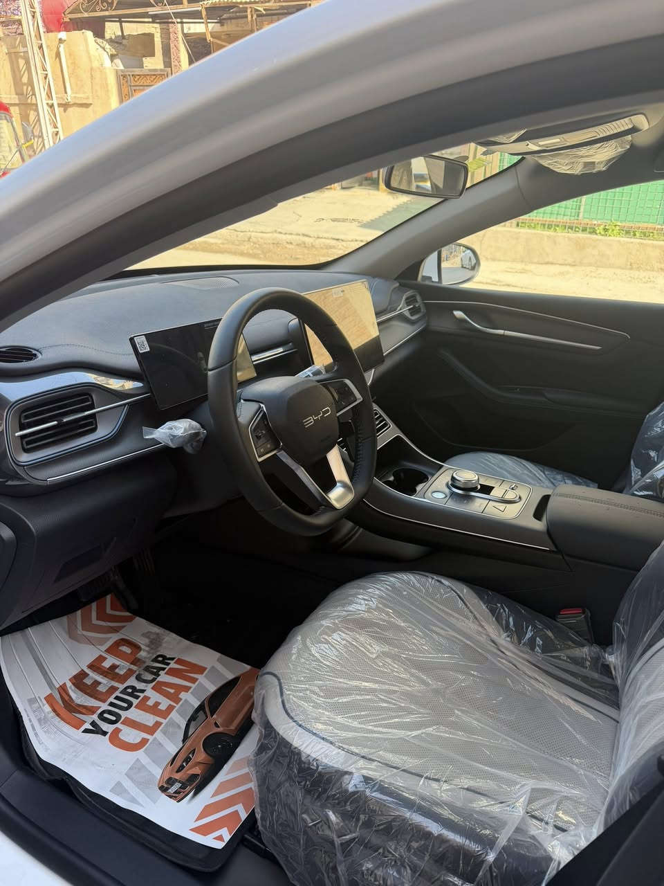 السلام عليكم BYD دستروير رقم بغداد بأسمي مكفوله ماشيه 6000 مدوشمه كاعيه وصندوق وكشنات وبيها كاعيات اصليه ومنزل برامج كامله وتعريب شاشه غراضها كامله شاحنه ومنفاخ وكارت يعني تستلم جاهز وشرط التحويل 
مكاني بغداد الجديده 
***********
السعر 19100
