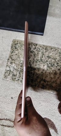 ايباد 7للبيع ذاكره 32 معه كامل ملحقاته ما عدا الكارتونه مع الكفر هديه ...