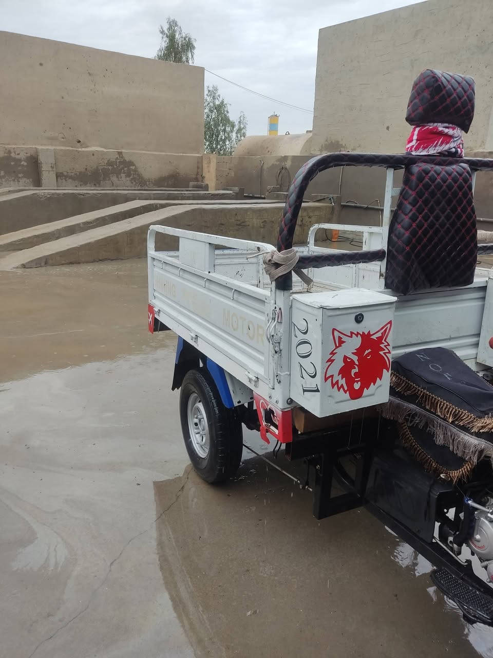 ***********
السعر مليون 300
