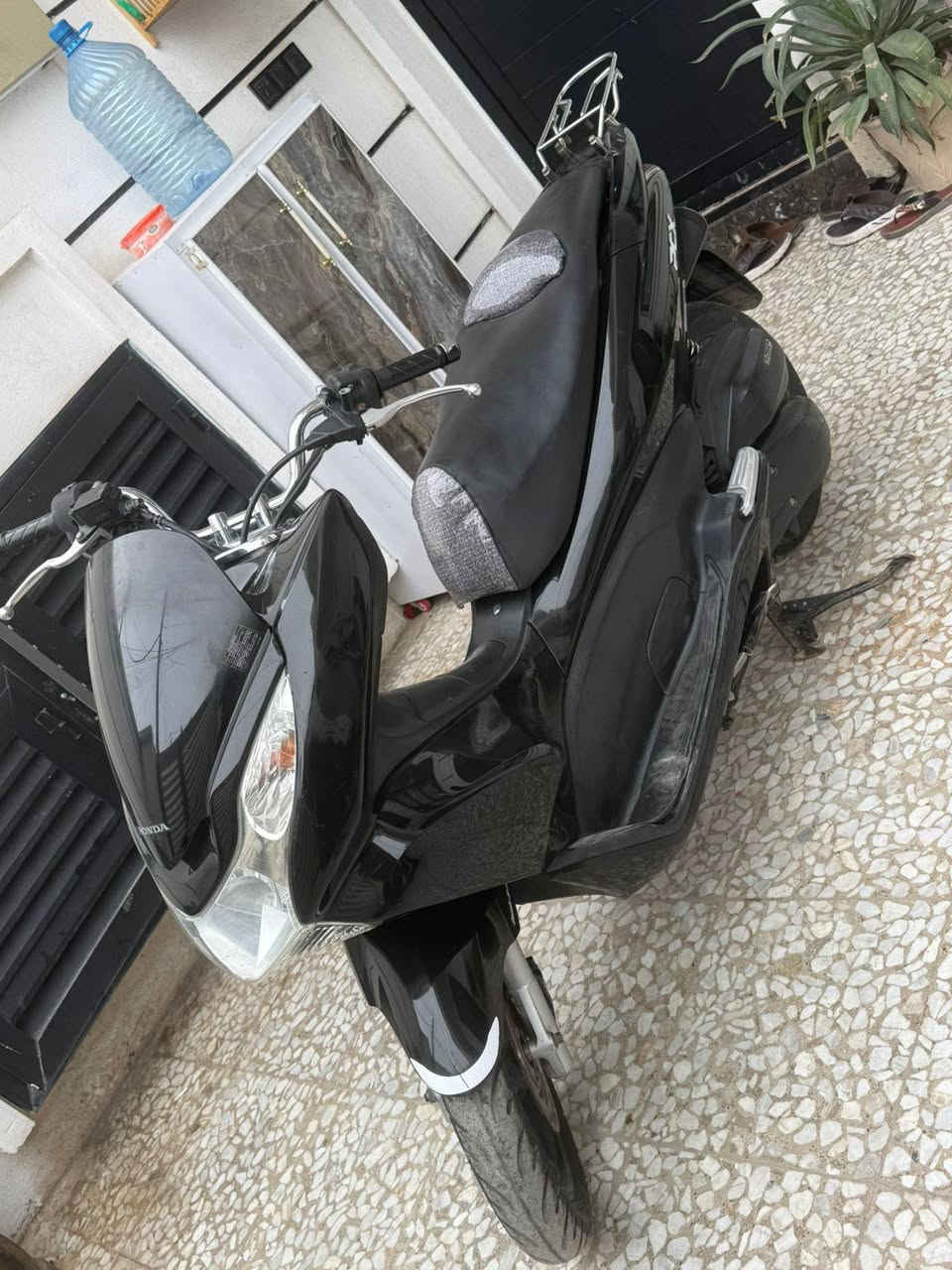 سلام عليكم شباب دراجه بي سي اكس جيل اول JF يابانية شوته طويله مواصفات 150 حساس ازدحام حرف A ستان كهربائي لايت زنون اصلي تايرات جدد دراجه كلش نضيفه وحلوه بيه  ملاحضه بسيطه بل كفر اليمنه لباقي كفاله عامه مكاني بغداد عارضها ب13 وبيه مجال قليل رقمي ***********
