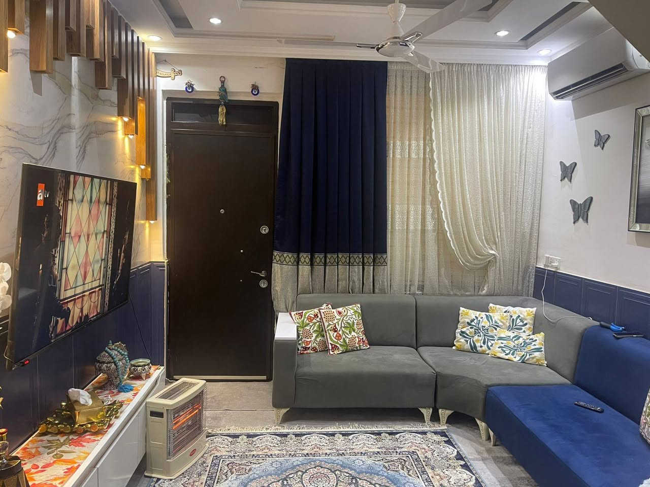 السلام عليكم من رخصت أخوية الأدمن عندي ٨٠م واجة ٨م نزال ١٠م بيت جديد درجة أولى بي كراج صالة مطبخ غرفة نوم وجلسة طابق الثاني ٢نوم وخدمات طابق الثالث غرفة بيتونة وسطحين الموقع القاهرة الظباط خلف كلية الإمام جعفر الصادق موقع حلو أستفسار على رقم ***********
