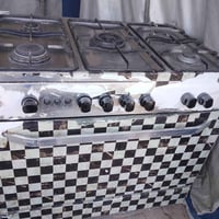 طباخ فريش مصري شغال ٥عيون مع الفرن ٧٥ فقط ٠٧٧٢٤٩٠٦٠٦٨