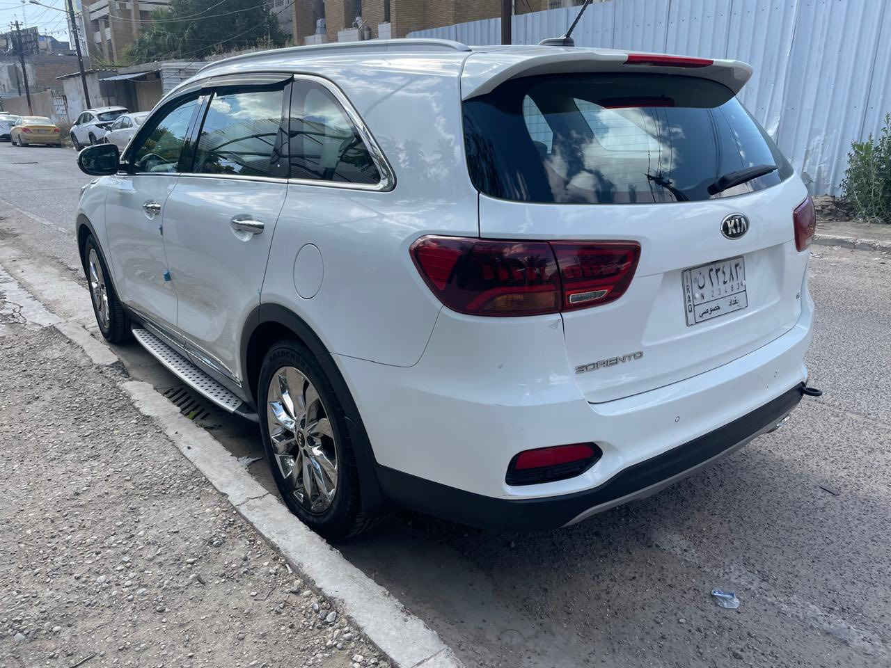 موديل 2018 شكل العشرين ماشية Kia Sorento 
71,000 سيارة وكالة يعني خليجية مو أمريكية بدون حادث السيارة بي ملاحظات بسيطة موضحة بالصور السيارة كرسي كهرباء جنط كهرباء وستة سلندر جاهزة ما بيها أي نقص للبيع السعر 23,000$ عش 230 رقم بغداد طبعا سيارة
23,000 في مجال
مكان السيارة بغداد
بلاتصال ***********
