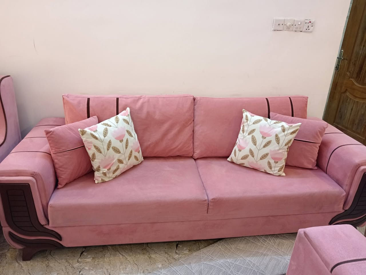 للبيع تخم تركي نظيف جدآ تكمه هيكل حديد ١٠ مقاعد اخو الجديد للاستفسار الاتصال على الرقم ***********
