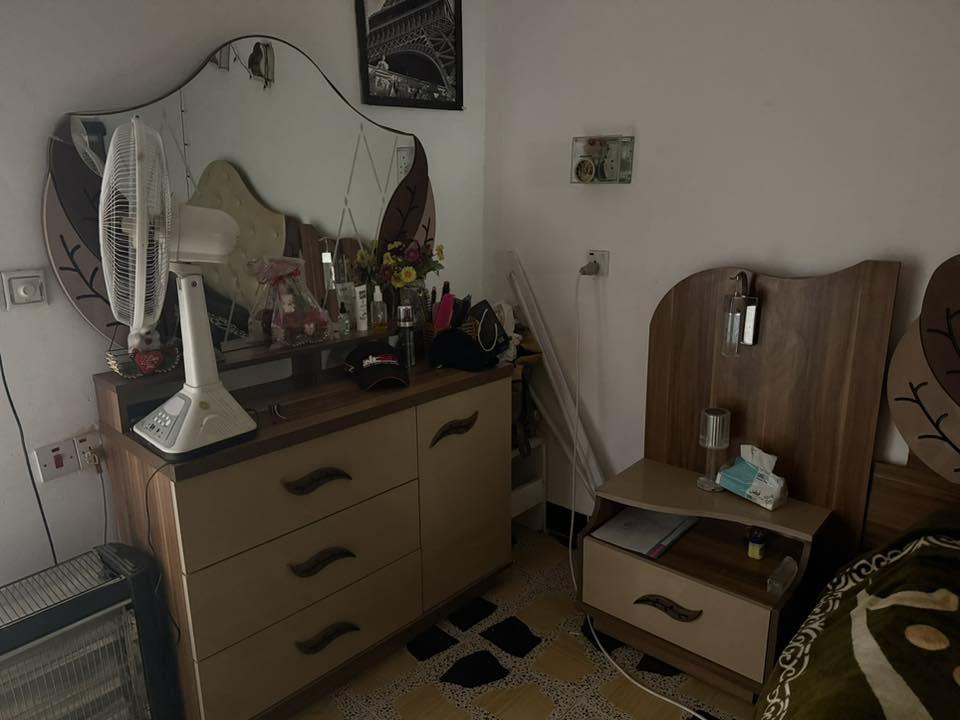 غرفة نوم تركي ٧قطع للبيع سعرها به٥٠٠ الف كنفيره٨٠الف ثلاجة ارجلك ١٢قدم ١٤٠الف مايكروف١٥الف 
***********
