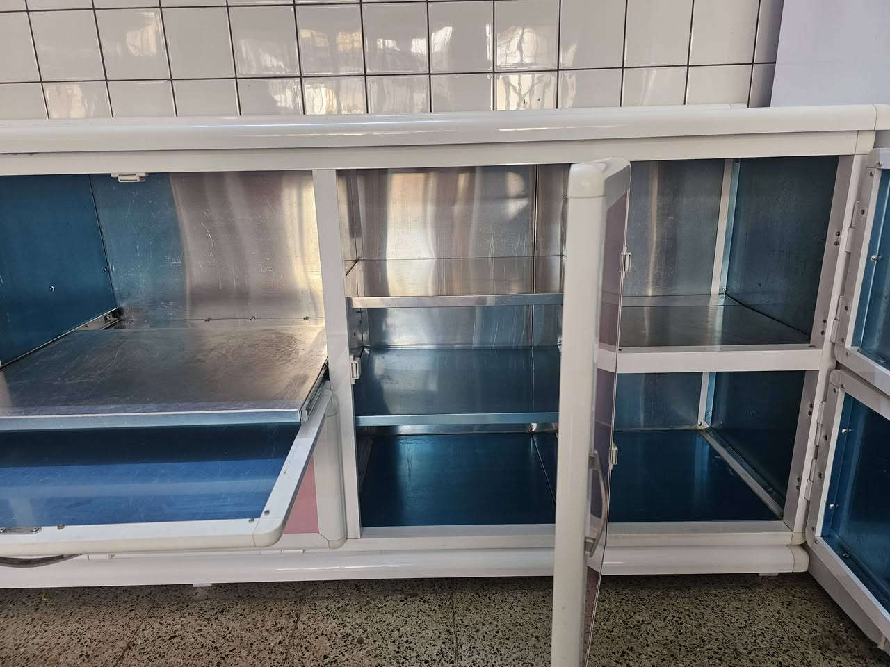 ك
كاونتر للبيع 
السعر ٣٠٠ ألف 
***********
