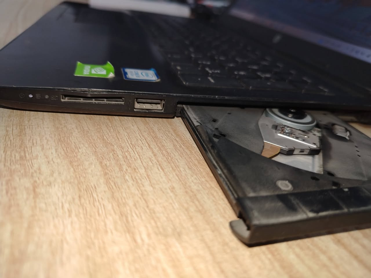 للبيع لابتوب HP
حاسبه HP للبيع 
🍏 المواصفات 
✨ معالج Core i5 8th Gen 
✨ كرت شاشه Nvidia MX110
✨ رام 12 GB و ذاكرة تخزين SSD 237 GB و HDD 1 TB
✨ الشاشه 1366×768 حجم 15.6 انش
✨ ويندوز 10 برو 
🍏 البطاريه مالتهه تطول ساعتين 
🍏 السعر 200 قابل للتفاوض يجي وياهة كيبل الشحن الاصلي
🍏 يجي همين وياهة قاعدة تبريد 
☘️ للتواصل *********** واتساب 
☘️ لايوجد توصيل 
☘️ العنوان السيديه مقابل مدينة العاب الكرخ
