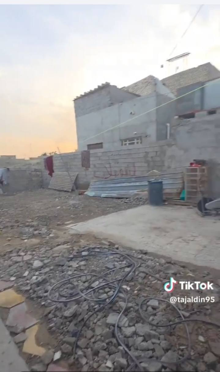 سلام عليكم
قطعة أرض  للبيع المساحه ١٨٧م منطقة العكيلي تبعد عن شارع العام ٧٠ متر *********** السعر ١٧مليون وشبيهة مجال
