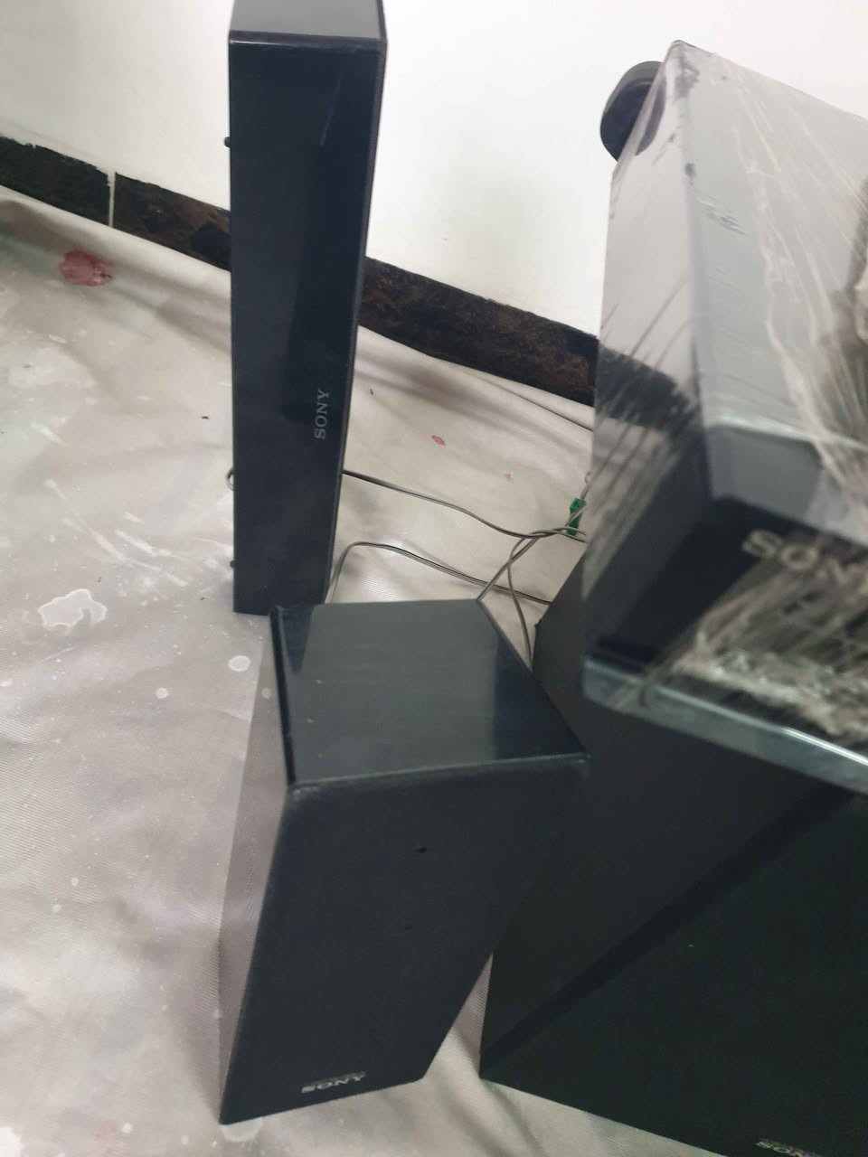 سيستم صوتي بلوراي من سوني 
جهاز اصلي 
160W
مع 2ريموت ...مخارج HDMI..AV
بي مداخل 6سماعات معUSB
شغال كامل كهرباء 220
بي نقص سماعة صغيرة ..مع الجهاز 5سماعات اصلية سوني .
الجهاز شغال بدون عيب او تصليح 
السعر250ومجال للشراي 
المكان بغداد كرادة بغداد, العراق


**إذا كنت صاحب هذا الإعلان وتريد حذفه لأي سبب، رجاءا أرسل رسالة إلى الدعم الفني**