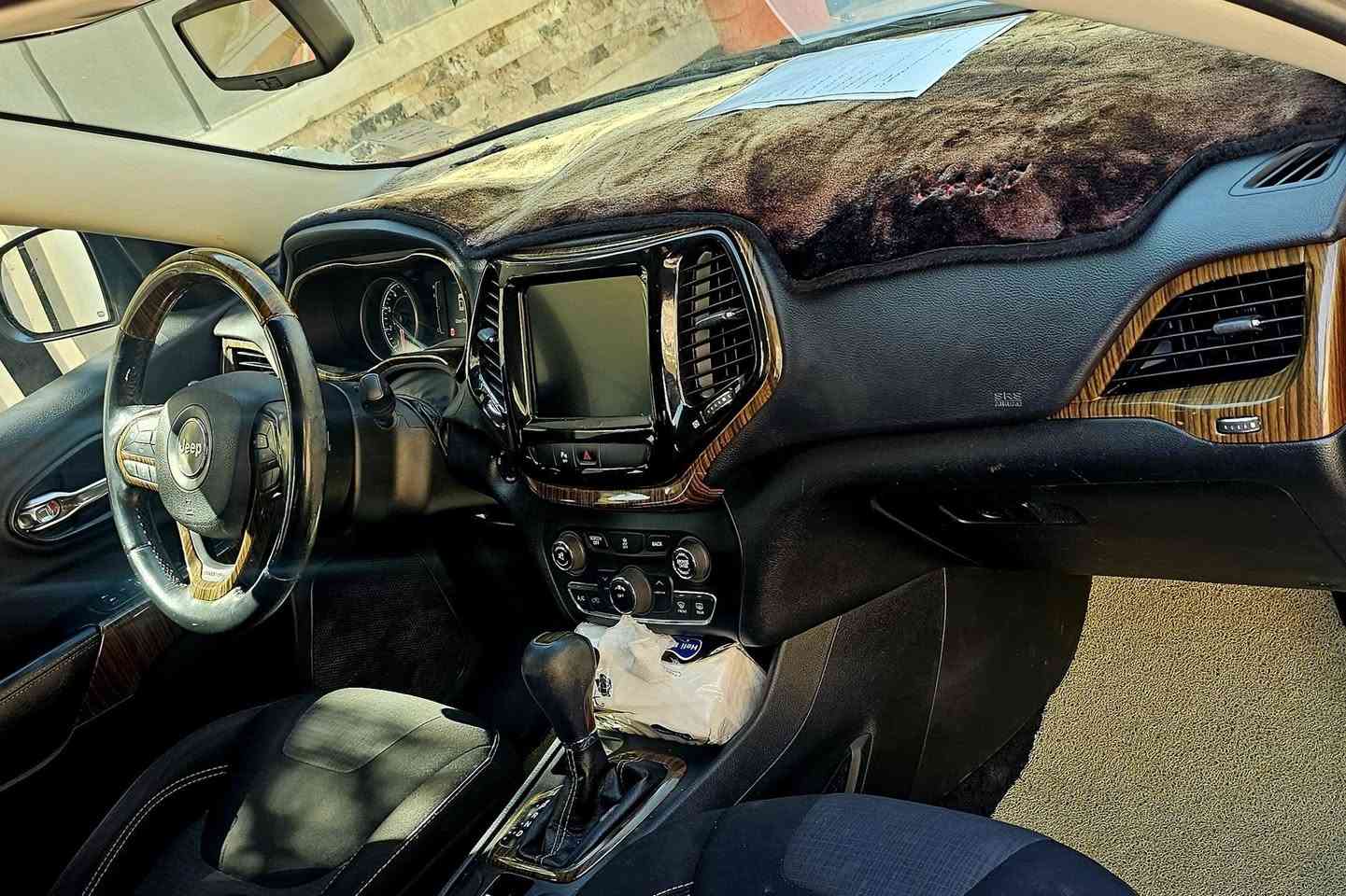 ٢٠١٧ حادث نص جاملغ وشويه بالباب والجنطه بدون دواخل بدون ايرباك رقم بغداد ماشيه ٤٩٠٠٠ محرك ٢٤٠٠ مكفول حداديه وكير ومحرك ع بلاد بعدهن  السعر ١٣ مراوس يرهم مكاني الرمادي ***********
