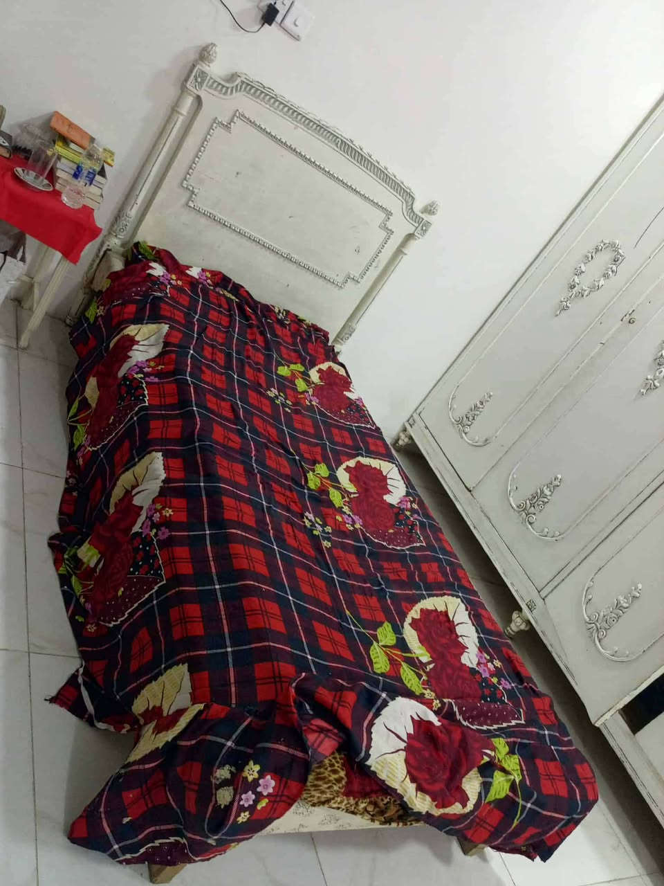 سلام عليكم غرفه نوم للبيع خشب ثقيل 350وبيها مجال***********

